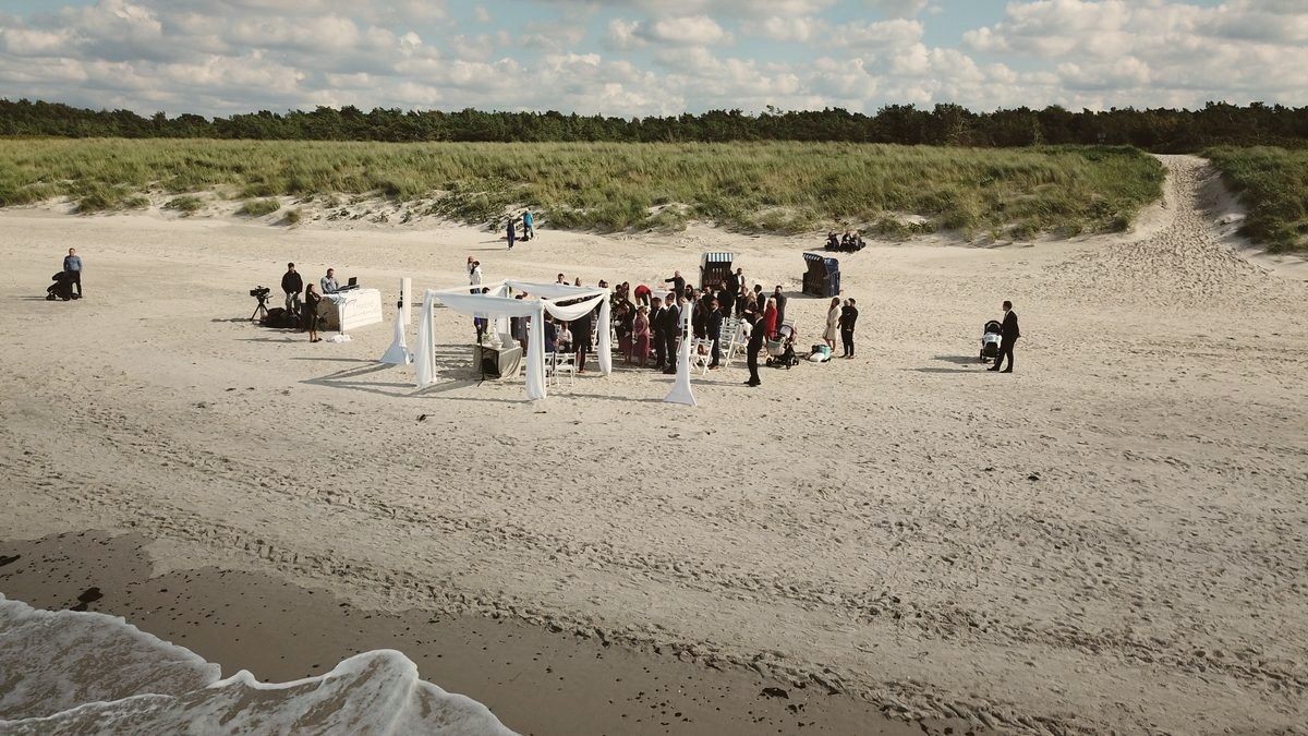 Drohnenbild Ostsee Hochzeit
